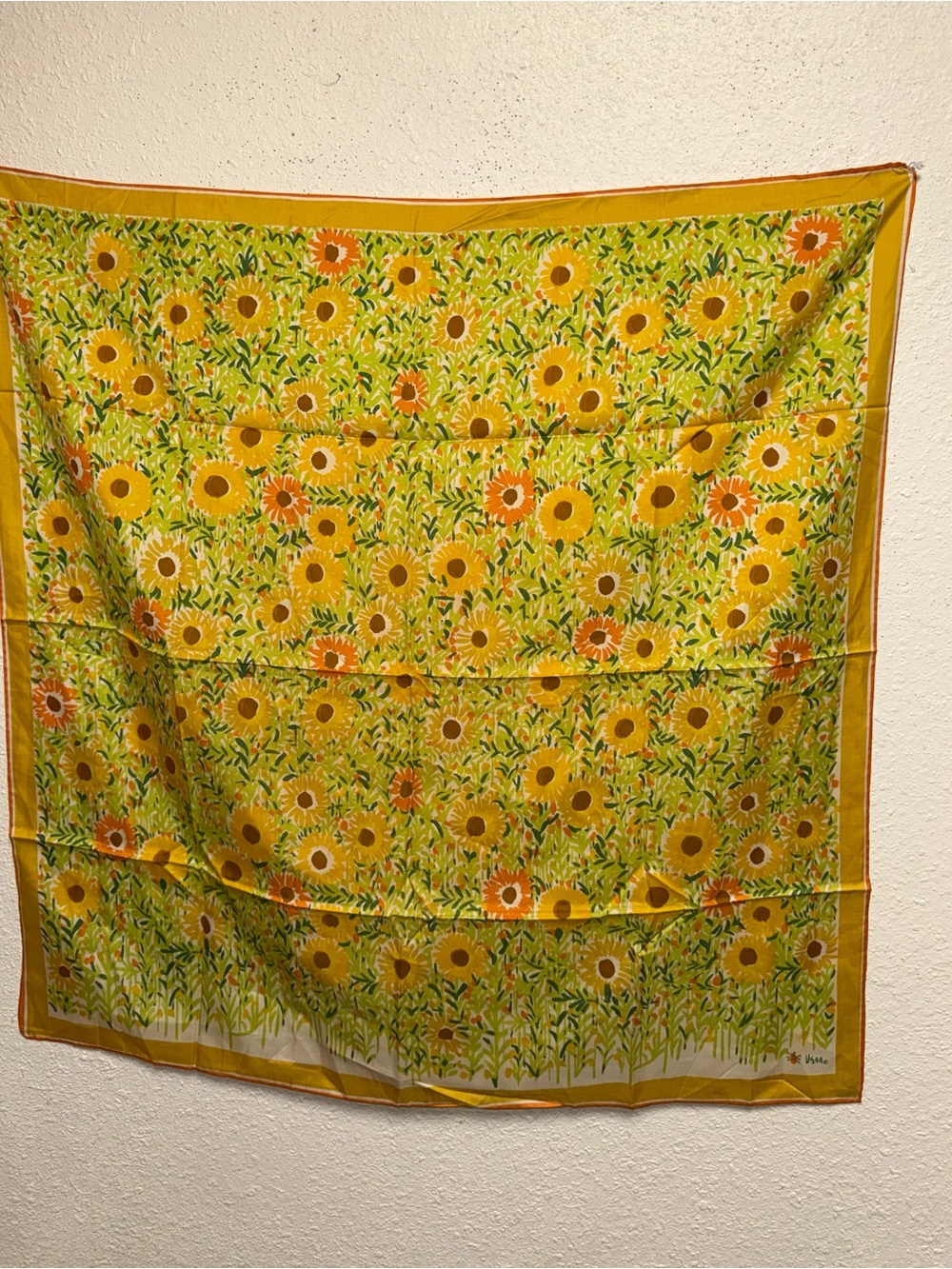 Yellow Sunflower Print Scarf -Vera  Neumann
100% Silk.